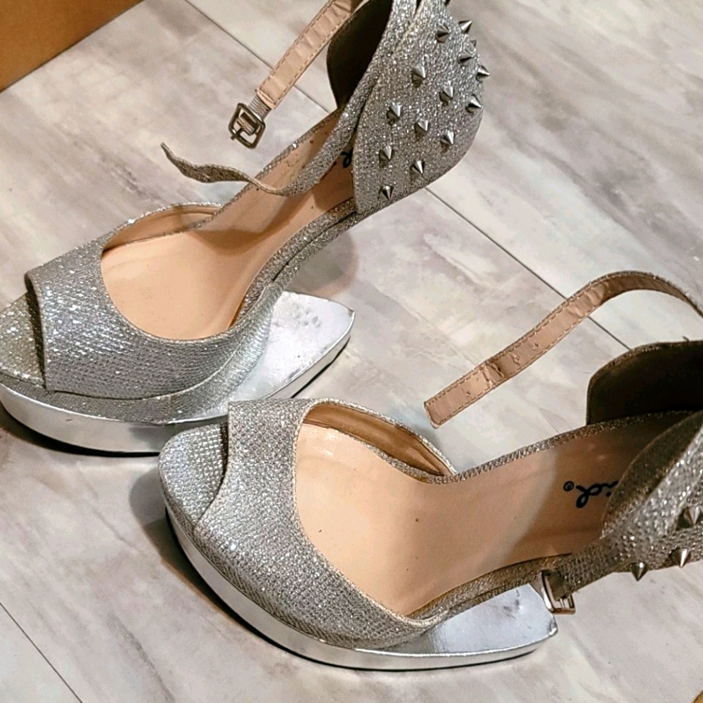 silver glitter shoes invisible heel